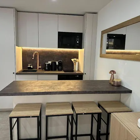 Luxury Location , Ideally Situated Near Sea Apartment Antibes