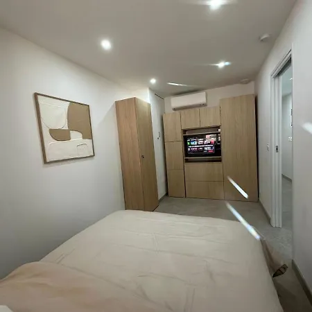 Luxury Location , Ideally Situated Near Sea Apartment *